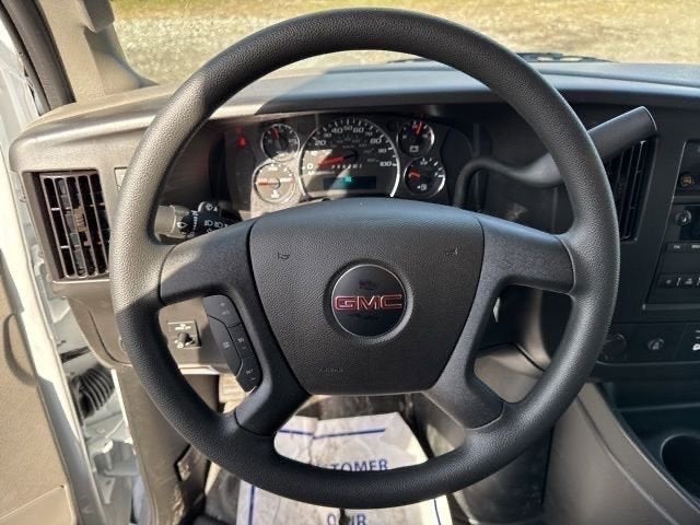 2025 GMC Savana Cutaway 3500 1WT