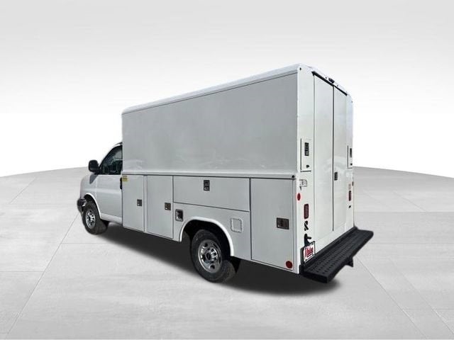 2025 GMC Savana Cutaway 3500 1WT