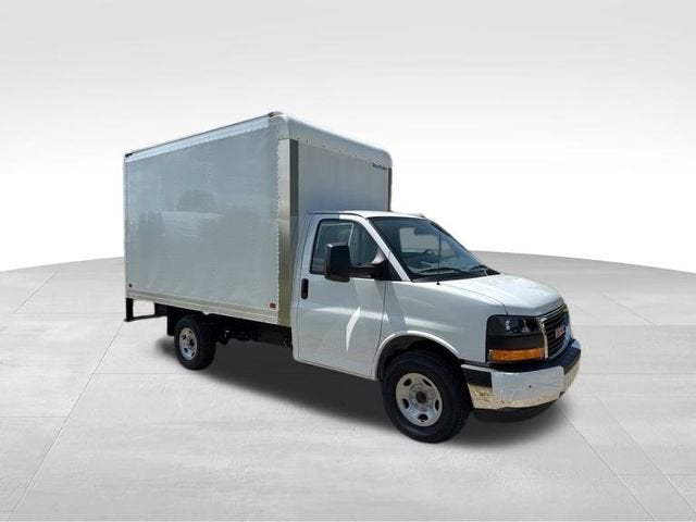 2025 GMC Savana Cutaway 3500 1WT