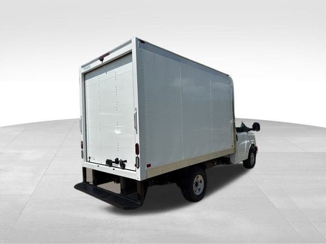 2025 GMC Savana Cutaway 3500 1WT