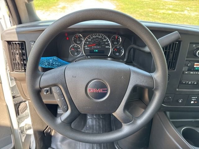 2025 GMC Savana Cutaway 3500 1WT