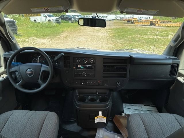 2025 GMC Savana Cutaway 3500 1WT