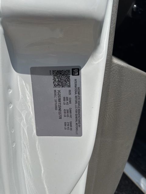 2025 GMC Savana Cutaway 3500 1WT