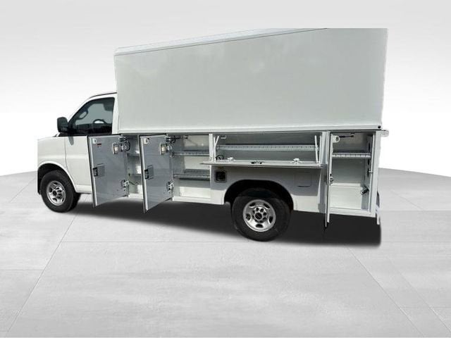 2025 GMC Savana Cutaway 3500 1WT