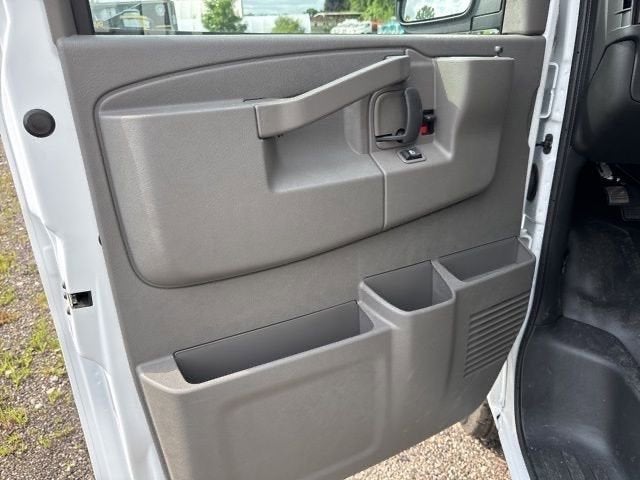 2025 GMC Savana Cutaway 3500 1WT