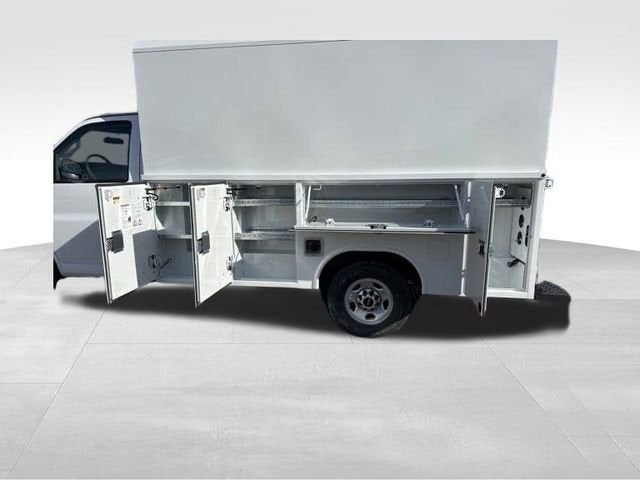 2025 GMC Savana Cutaway 3500 1WT