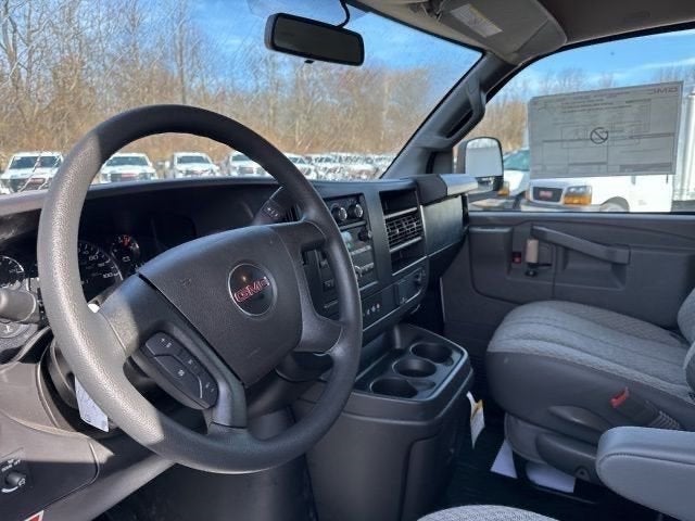 2025 GMC Savana Cutaway 3500 1WT