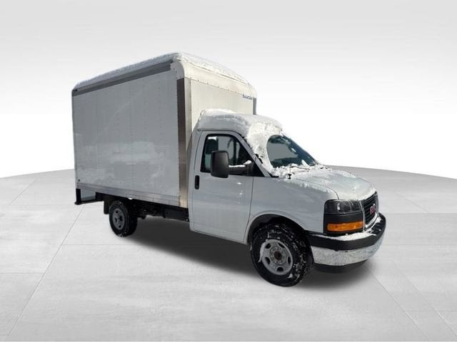 2026 GMC Savana Cutaway 3500 1WT