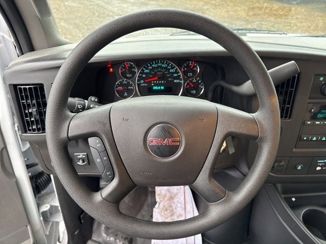 2025 GMC Savana Cutaway 3500 1WT