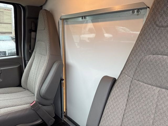 2025 GMC Savana Cutaway 3500 1WT