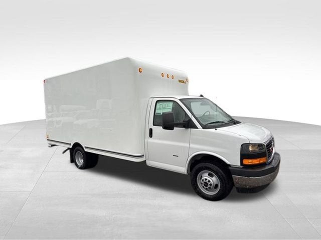 2025 GMC Savana Cutaway 3500 1WT