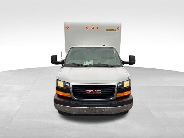 2025 GMC Savana Cutaway 3500 1WT