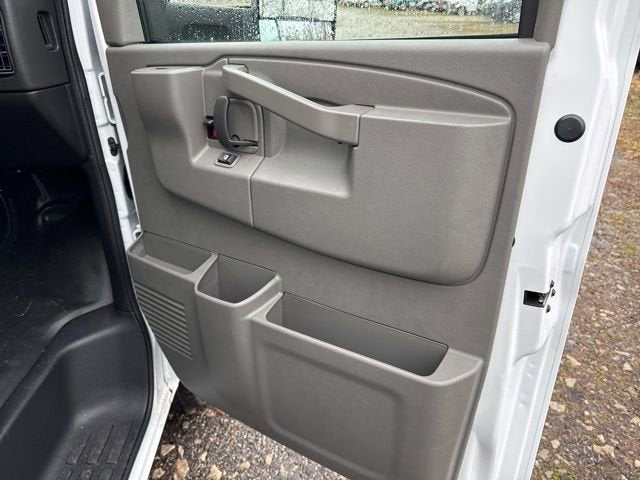 2025 GMC Savana Cutaway 3500 1WT