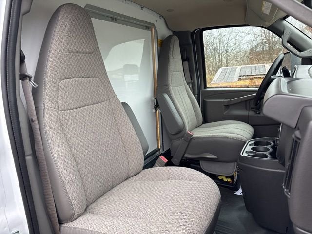 2025 GMC Savana Cutaway 3500 1WT