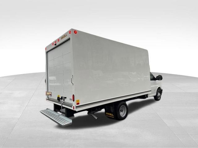 2025 GMC Savana Cutaway 3500 1WT