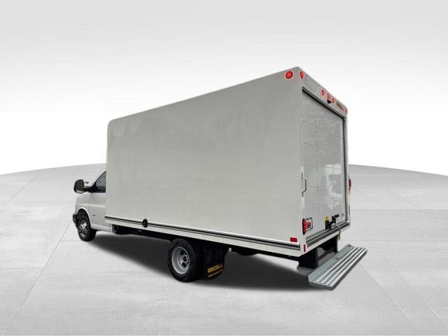 2025 GMC Savana Cutaway 3500 1WT