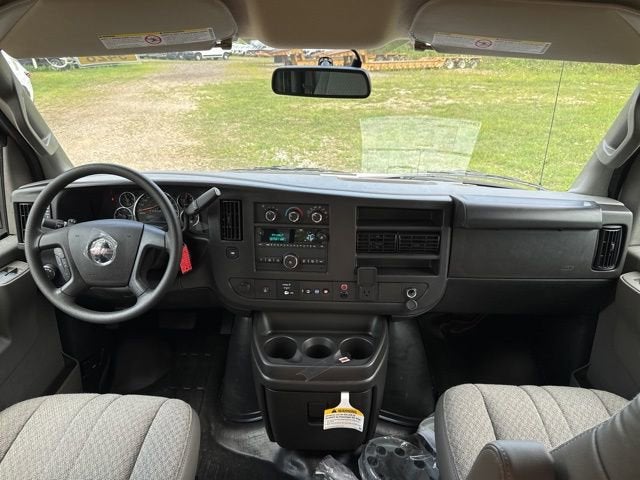 2025 GMC Savana Cutaway 3500 1WT