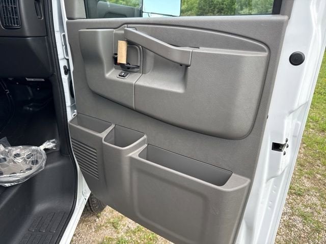 2025 GMC Savana Cutaway 3500 1WT