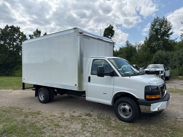 2025 GMC Savana Cutaway 3500 1WT