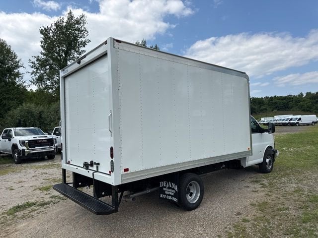 2025 GMC Savana Cutaway 3500 1WT