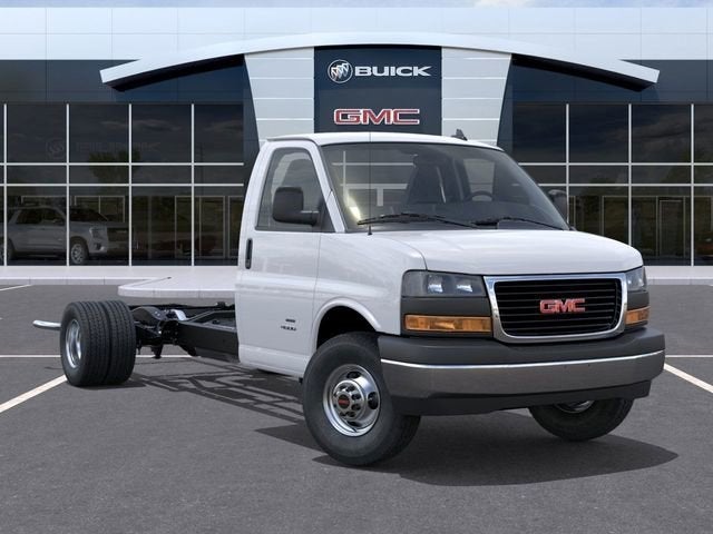 2025 GMC Savana Cutaway 3500 1WT