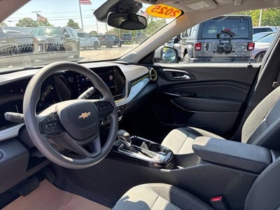 2025 Chevrolet Trax LT