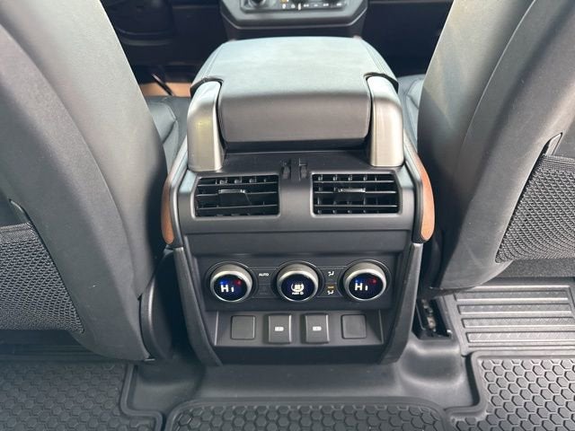 2023 Land Rover Defender X-Dynamic SE