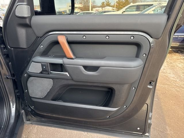 2023 Land Rover Defender X-Dynamic SE