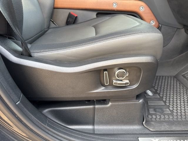 2023 Land Rover Defender X-Dynamic SE