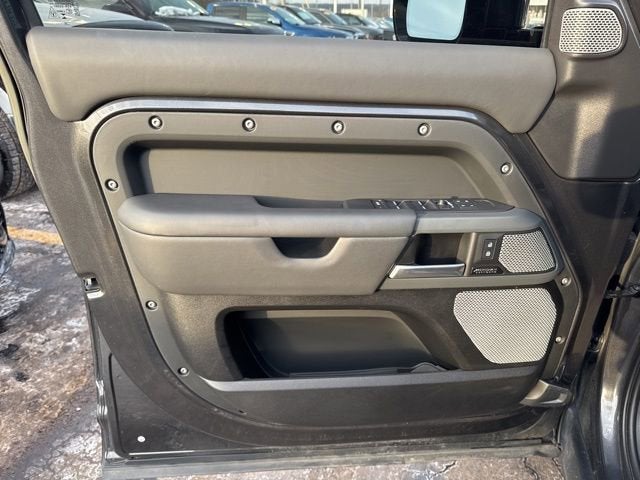 2023 Land Rover Defender X-Dynamic SE