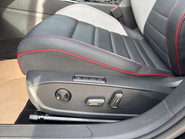2024 Volkswagen Golf GTI SE