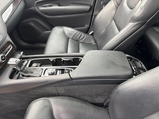 2017 Volvo XC90 Momentum