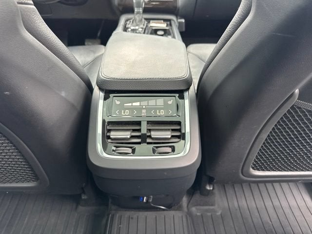 2017 Volvo XC90 Momentum