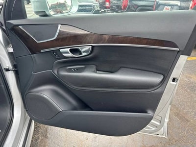 2017 Volvo XC90 Momentum