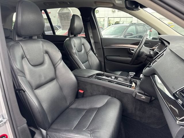 2017 Volvo XC90 Momentum