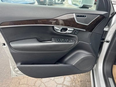 2017 Volvo XC90 Momentum